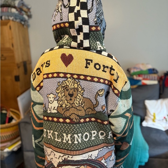 Repurposed Hoodie from tapestry blanket - Picture 2 of 6